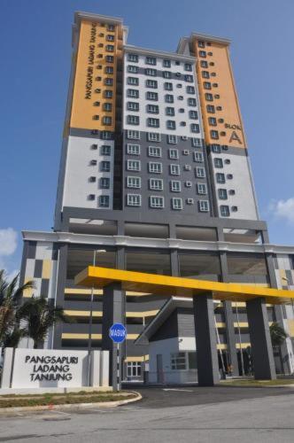 Seaside Haven Homestay Seaview Unit With Pool Opposite Ktcc & Mayang Mall - Pangsapuri Ladang Tanjung Kuala Terengganu Exterior foto